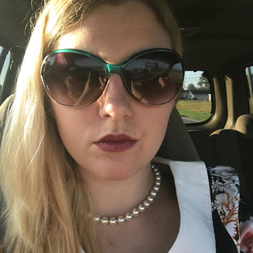 Meet your Posher, Elizabeth